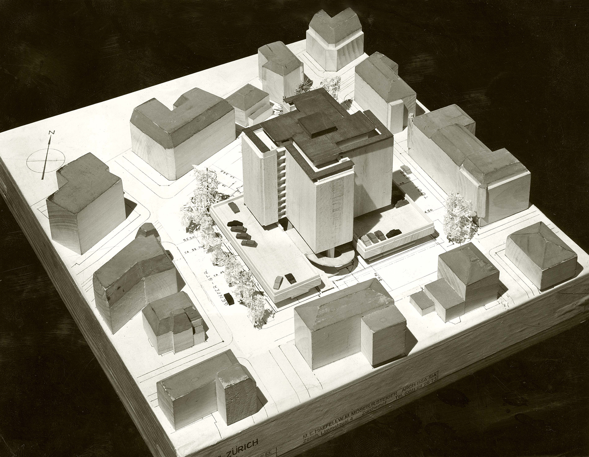 HMS_Zur_Palme_Zürich_Modellfoto_100_0281_M_4_F_3b.jpg